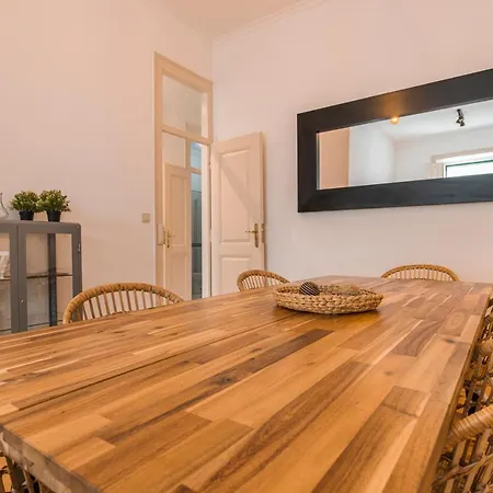 Lägenhet 3 Bedroom Terrace By Innkeeper *